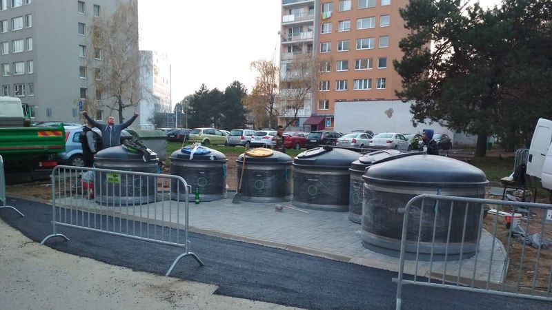 Polopodzemné kontajnery – fotka 3